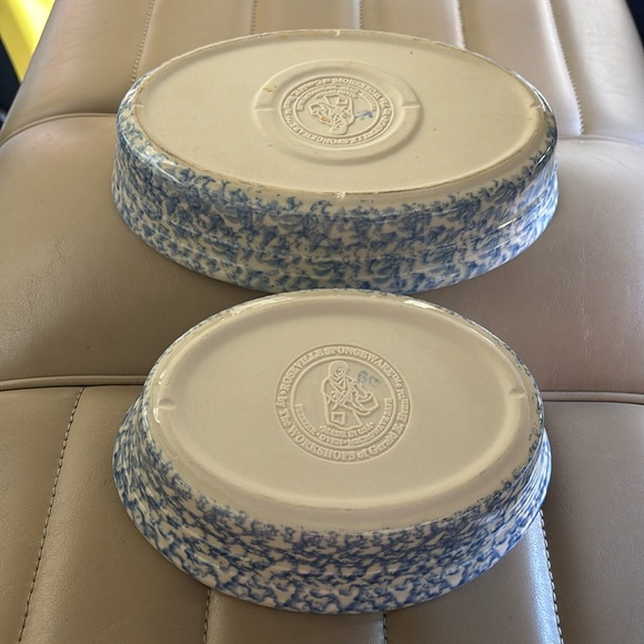 Gerald Henn Workshops Blue Spongeware set of two, 6” and 8”oval bakers - Picture 4 of 4